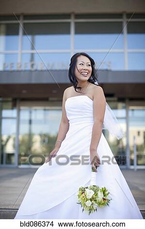 Picture - Smiling Chinese bride. Fotosearch
