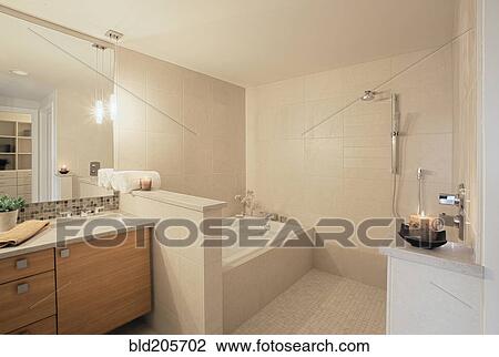 Stock Image - Luxury bathroom. Fotosearch