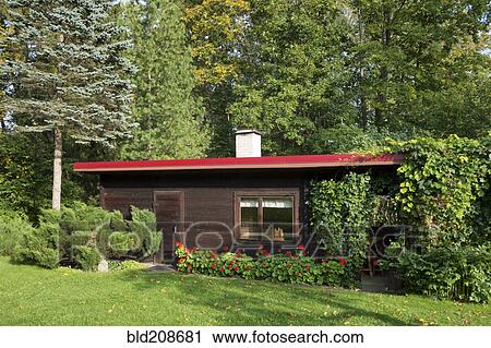 A small sauna cabin in woodland View Large Photo Image Stock Image - A small sauna cabin in woodland. Fotosearch