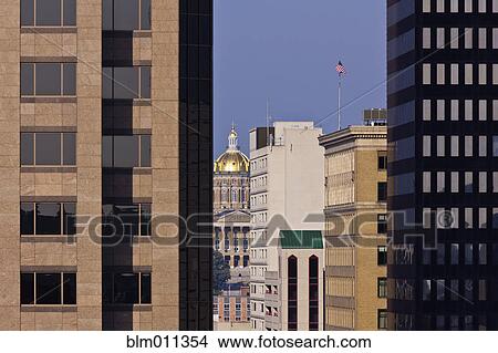 Picture - Cityscape and Iowa state capitol building. Fotosearch