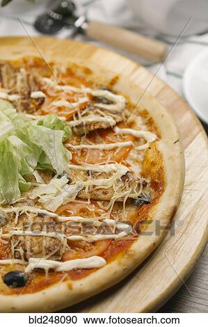 Close up of lettuce and tomatoes on pizza View Large Photo Image Stock Image - Close up of lettuce and tomatoes on pizza. Fotosearch