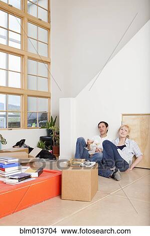 Picture - Couple moving into new house. Fotosearch