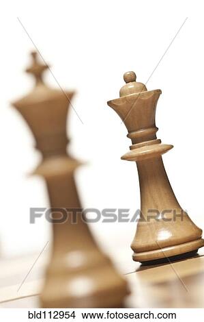 Picture - Close up of king and queen chess pieces. Fotosearch