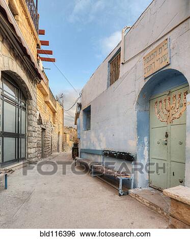Stock Photograph - Alleyway Entrance To Synagogue. Fotosearch
