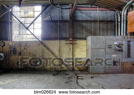 Picture - An empty industrial building in Los Angeles. Fotosearch