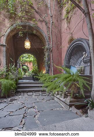 Stock Photo - Casa Luna Pila Seca. Fotosearch