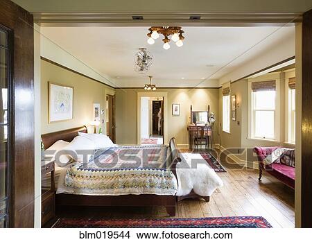 Picture - Large Bedroom. Fotosearch