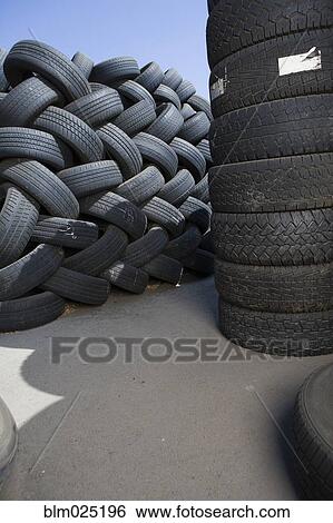 Stapel Von Gebraucht Reifen Stock Fotograf Blm Fotosearch