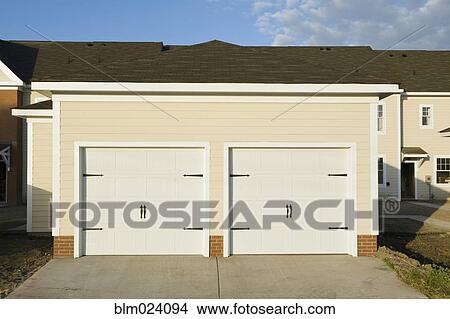 Picture - Townhouse Garages. Fotosearch