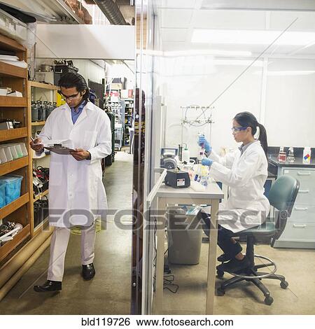 Stock Photograph - Scientists working in laboratory. Fotosearch