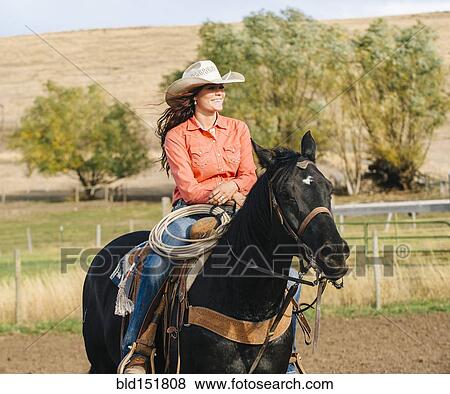 Caucasiano, mulher, montando, cavalo, ligado, fazenda Banco de ...