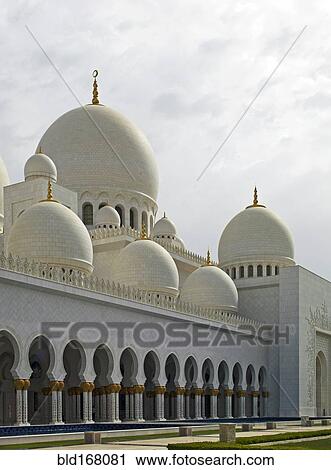 Stock Image - Palm trees near Abu Dhabi city skyline, Abu Dhabi Emirate, United Arab Emirates. Fotosearch