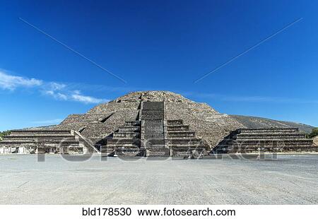 Stock Image - Pyramid ruins under blue sky, San Juan Teotihuacan, State of Mexico, Mexico. Fotosearch