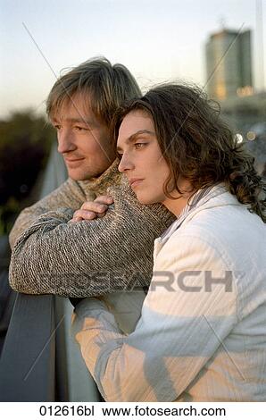 woman leaning on man´s shoulder View Large Photo Image Stock Image - woman leaning on man´s shoulder. Fotosearch