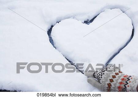 gloved hand drawing heart in snow on car window View Large Photo Image Stock Image - gloved hand drawing heart in snow on car window. Fotosearch