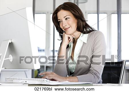 portrait of businesswoman looking at computer screen View Large Photo Image Stock Image - portrait of businesswoman looking at computer screen. Fotosearch
