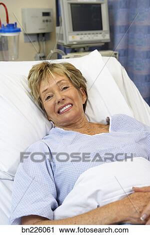 Patient Krankenhaus Bett Stock Bild Bn Fotosearch