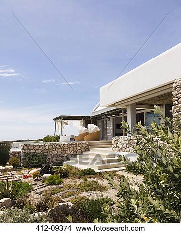 Picture - Landscaping around modern house. Fotosearch
