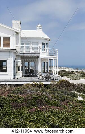 Picture - Beach house overlooking ocean. Fotosearch