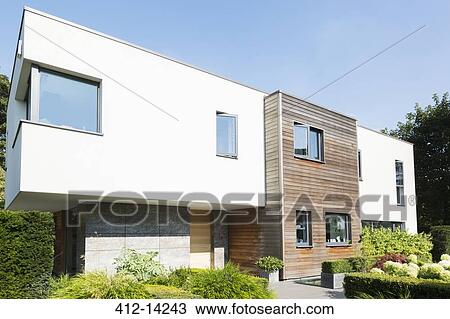 Hedges outside modern house View Large Photo Image Stock Image - Hedges outside modern house. Fotosearch