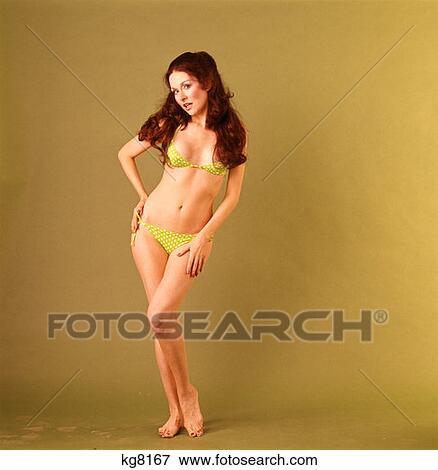 Ray wife wearing bikini with hair showing