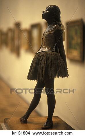 Art Museum Of Philadelphia Statue Girl View Large Photo Image Picture - Art Museum Of Philadelphia Statue Girl . Fotosearch