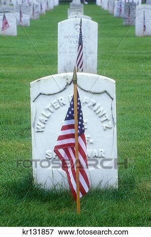 Grave American Flag Roseburg National Cemetary View Large Photo Image Stock Photo - Grave American Flag Roseburg National Cemetary . Fotosearch
