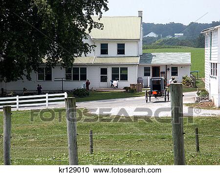 Lancaster Pa Amish Farmhouse With Horse Drawn Buggy View Large Photo Image Stock Image - Lancaster Pa Amish Farmhouse With Horse Drawn Buggy . Fotosearch