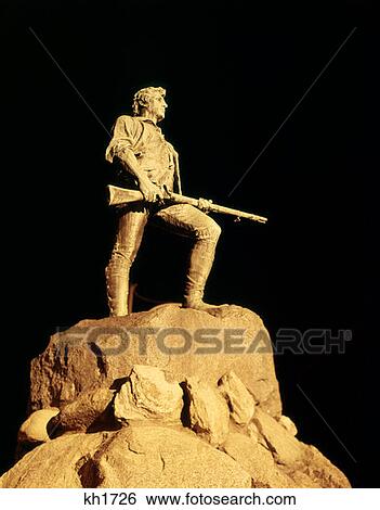 Minuteman Statue At Night Lexington Massachusetts View Large Photo Image Stock Photograph - Minuteman Statue At Night Lexington Massachusetts. Fotosearch