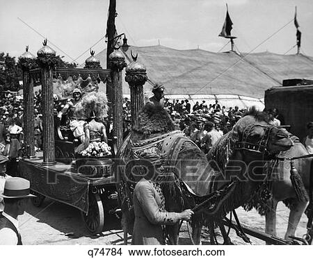 1920 1920S 1930 1930S Retro Circus Parade Crowd Big Top Tent View Large Photo Image Picture - 1920 1920S 1930 1930S Retro Circus Parade Crowd Big Top Tent. Fotosearch