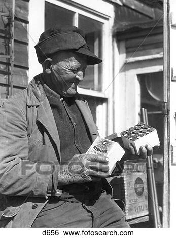 1920S 1930S Elderly Man Box Shotgun Ammunition Shells Duck Shooting View Large Photo Image Stock Photograph - 1920S 1930S Elderly Man Box Shotgun Ammunition Shells Duck Shooting . Fotosearch