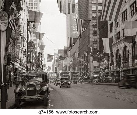 1926 Downtown Chicago'S State St. With Flags View Large Photo Image Stock Photograph - 1926 Downtown Chicago'S State St. With Flags . Fotosearch