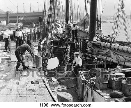 1930 1930S 1920 1920S Commercial Fishing Shipping Ship Boat Loading Ice