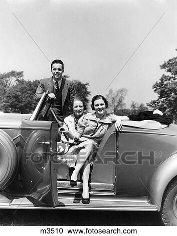 1930 1930s Fruher Frauen Mann Auto Lacheln Cabrio Anzug Stock Bild M3510 Fotosearch