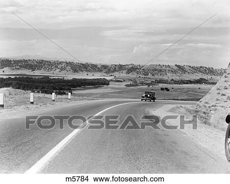 1930S 1940S Retro Us Route 10 Butte Montana Car Drive View Large Photo Image Picture - 1930S 1940S Retro Us Route 10 Butte Montana Car Drive. Fotosearch
