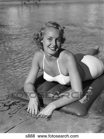 1940 1940S Woman Lying On Beach View Large Photo Image Stock Photo - 1940 1940S Woman Lying On Beach . Fotosearch