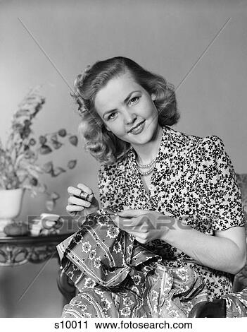 1940 1940S Woman Sewing View Large Photo Image Stock Image - 1940 1940S Woman Sewing . Fotosearch