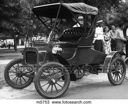3 4 View Of Very Early Oldsmobile? With 1930S Crowd In Background View Large Photo Image Stock Image - 3 4 View Of Very Early Oldsmobile? With 1930S Crowd In Background . Fotosearch
