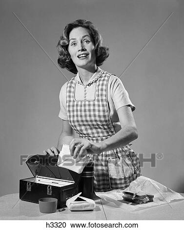 1950S 1960S Woman Packing Sandwich Into Lunchbox Lunch View Large Photo Image Stock Image - 1950S 1960S Woman Packing Sandwich Into Lunchbox Lunch . Fotosearch