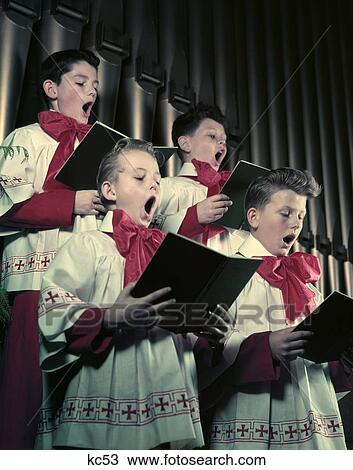 1950s ４ 聖歌隊 男の子 中に 赤い 白い ローブ 歌うこと 口オープン 保有物 音楽シート 教会 パイプ器官 楽器 ストックイメージ Kc53 Fotosearch