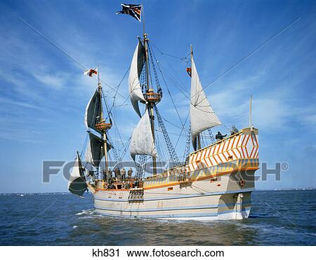 Stock Image - 1950S Authentic Reconstruction Of Susan Constant Sailing Ship 17Th Century First English Settlers To Jamestown Va. Fotosearch