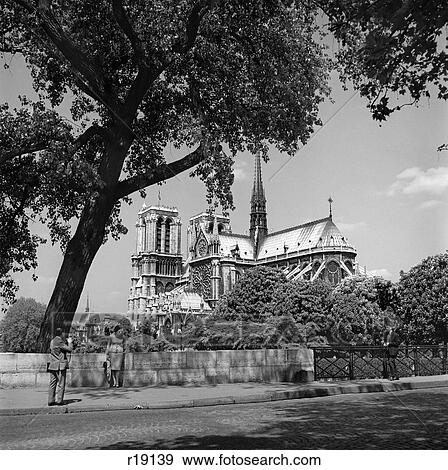 1950S Paris France Tourist Man Camera Photographing Woman Notre Dame Cathedral In Background Tourists Couple Retro View Large Photo Image Stock Photo - 1950S Paris France Tourist Man Camera Photographing Woman Notre Dame Cathedral In Background Tourists Couple Retro. Fotosearch
