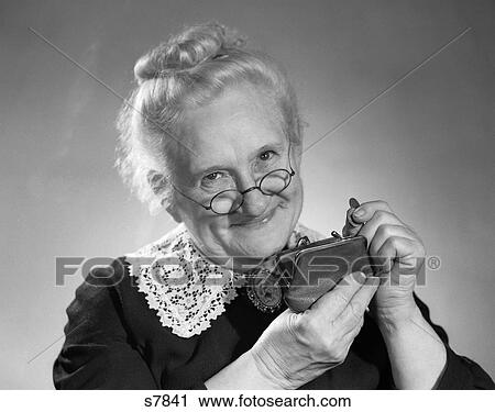 1950S Portrait Of Elderly Granny Putting Change In Purse View Large Photo Image Stock Image - 1950S Portrait Of Elderly Granny Putting Change In Purse . Fotosearch