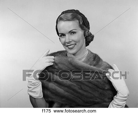 1950S Smiling Portrait Woman Weating Mimk Stloe White Gloves Pearls & Hat Beauty Glamour View Large Photo Image Stock Photography - 1950S Smiling Portrait Woman Weating Mimk Stloe White Gloves Pearls & Hat Beauty Glamour . Fotosearch