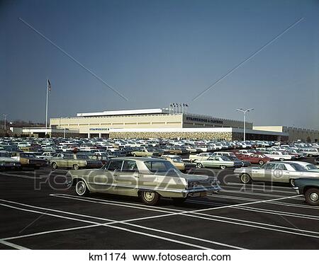 1960'S Full Parking Lot Of Strawbridge & Clothier Department Store Shopping Outdoor View Large Photo Image Picture - 1960'S Full Parking Lot Of Strawbridge & Clothier Department Store Shopping Outdoor. Fotosearch