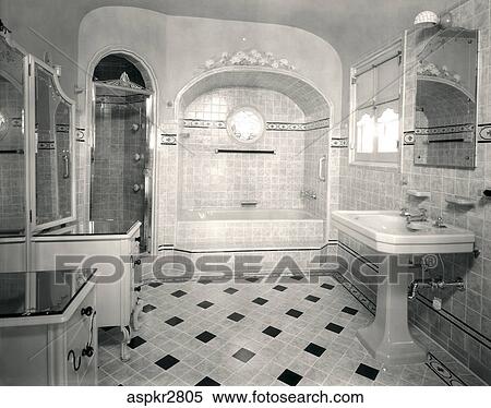 1920s Interior Upscale Tiled Bathroom Stock Photography