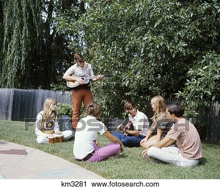 1960s 1970s group 6 teenagers outdoors boys girls playing guitars bongo drums View Large Photo Image Stock Image - 1960s 1970s group 6 teenagers outdoors boys girls playing guitars bongo drums. Fotosearch