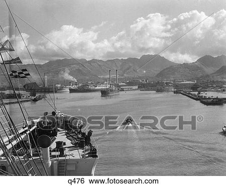 1930S 1940S Ship Entering Honolulu Harbor View Large Photo Image Stock Photograph - 1930S 1940S Ship Entering Honolulu Harbor. Fotosearch