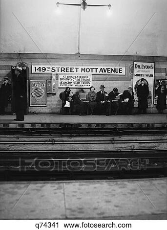 Stock Image - 1930S Men And Women Waiting For Subway Train 149Th Street Mott Avenue Bronx New York City. Fotosearch