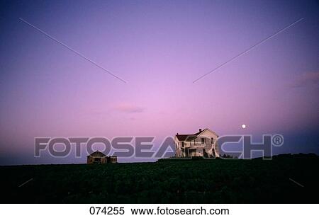 Stock Photography - 1980S Abandoned Farmhouse. Fotosearch